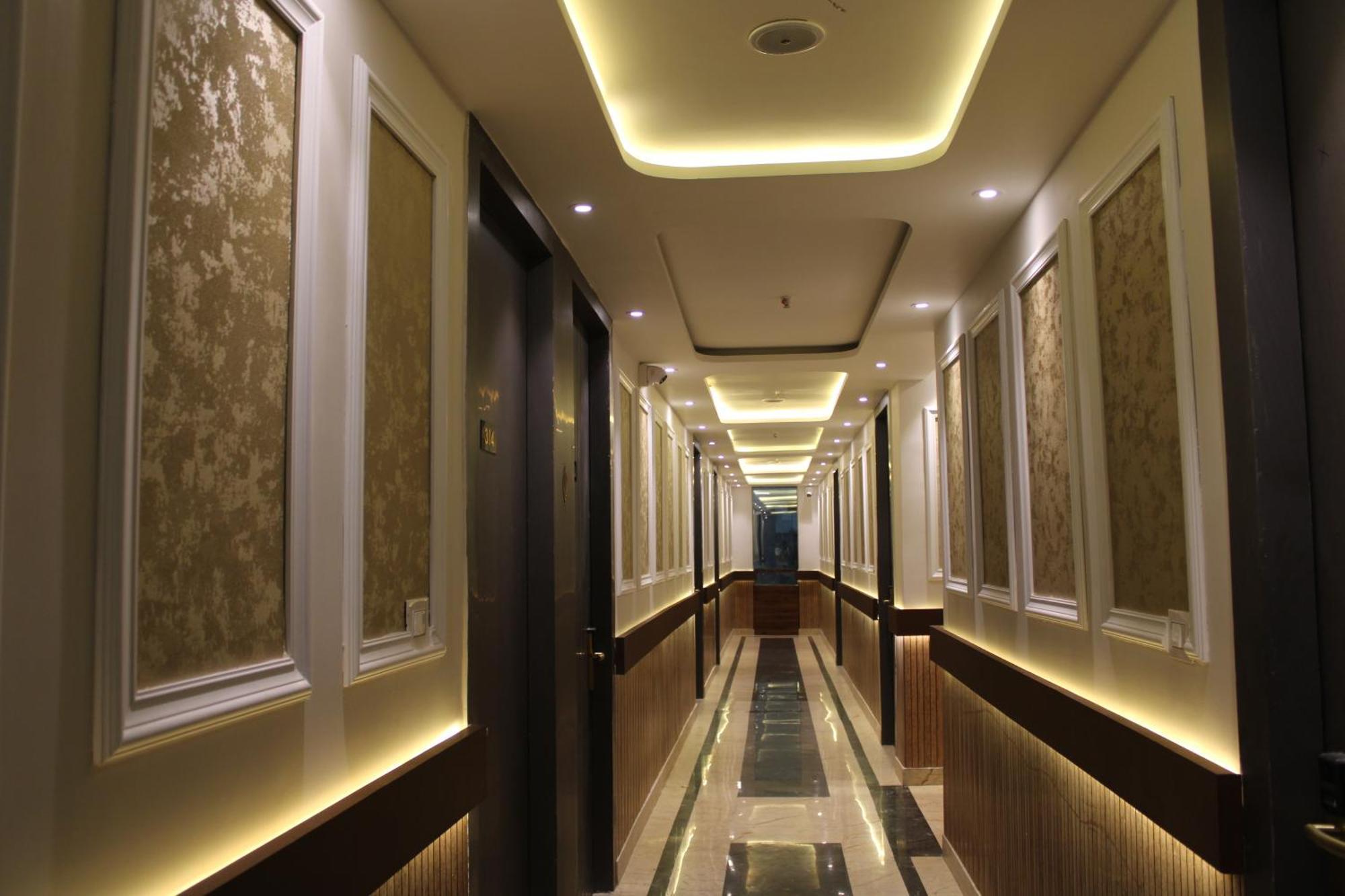 Hotel Gold Stone كانبور المظهر الخارجي الصورة