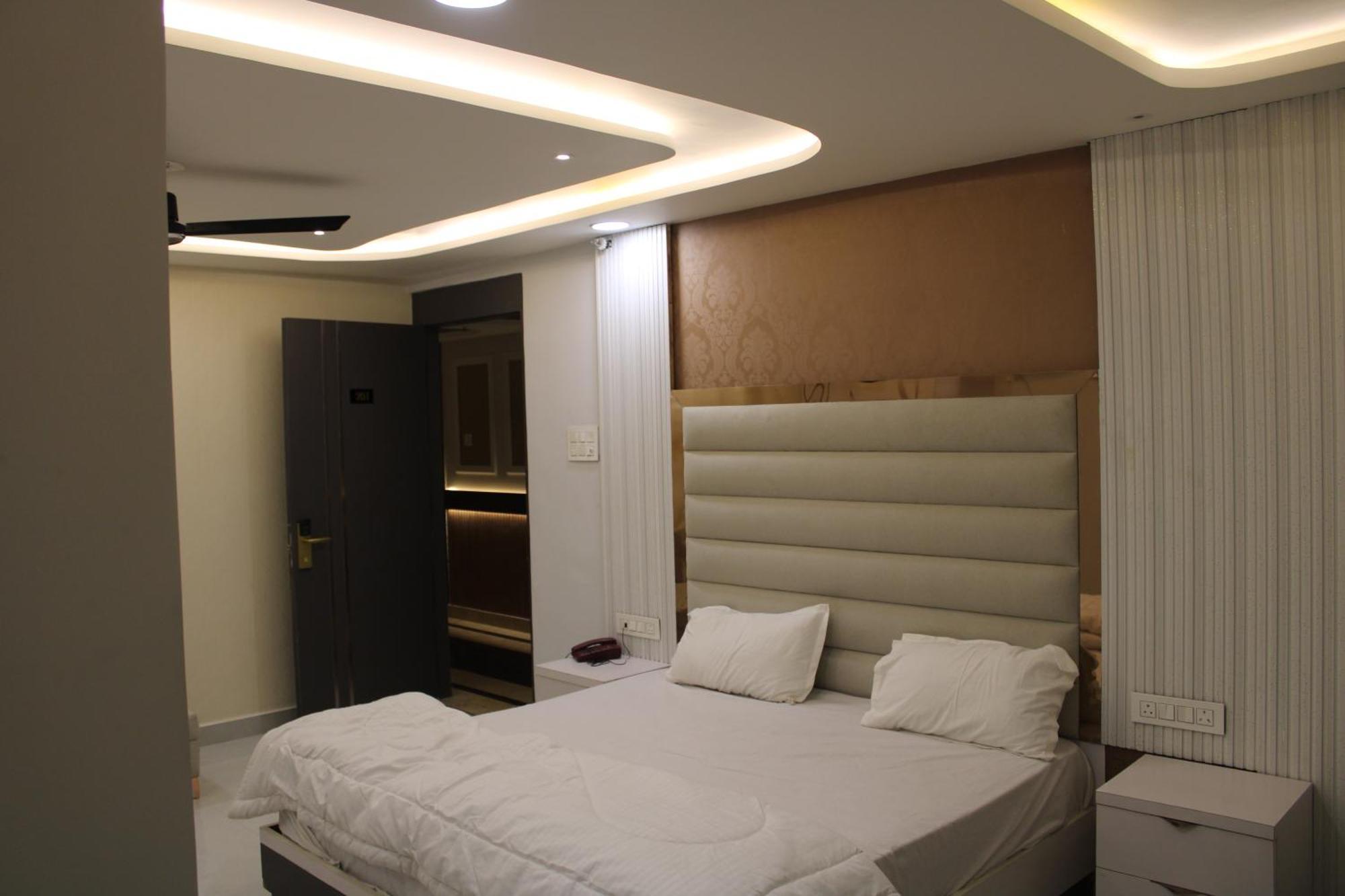 Hotel Gold Stone كانبور المظهر الخارجي الصورة