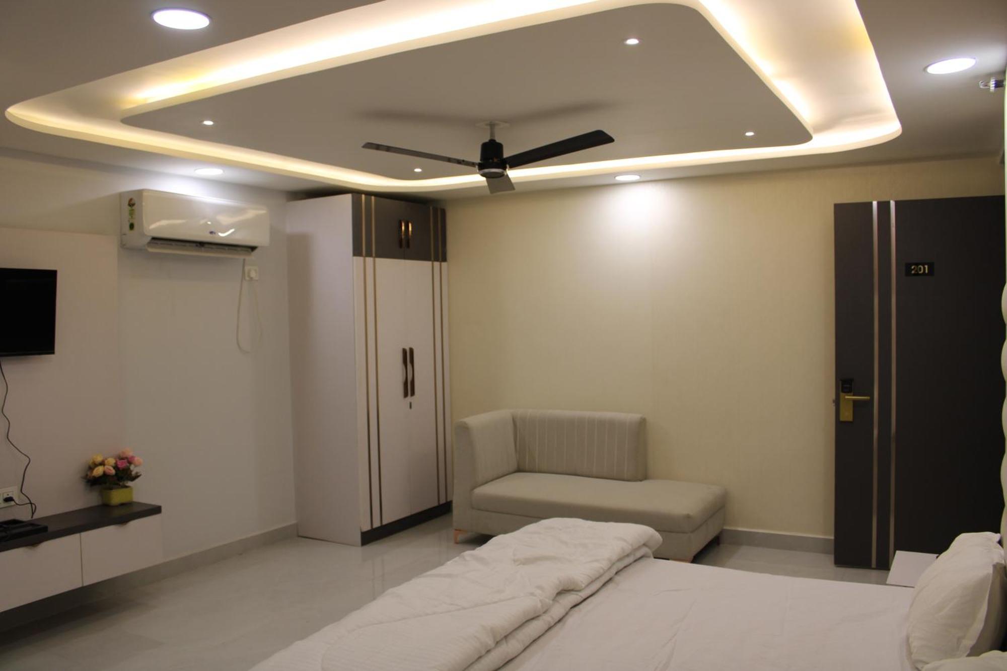 Hotel Gold Stone كانبور المظهر الخارجي الصورة
