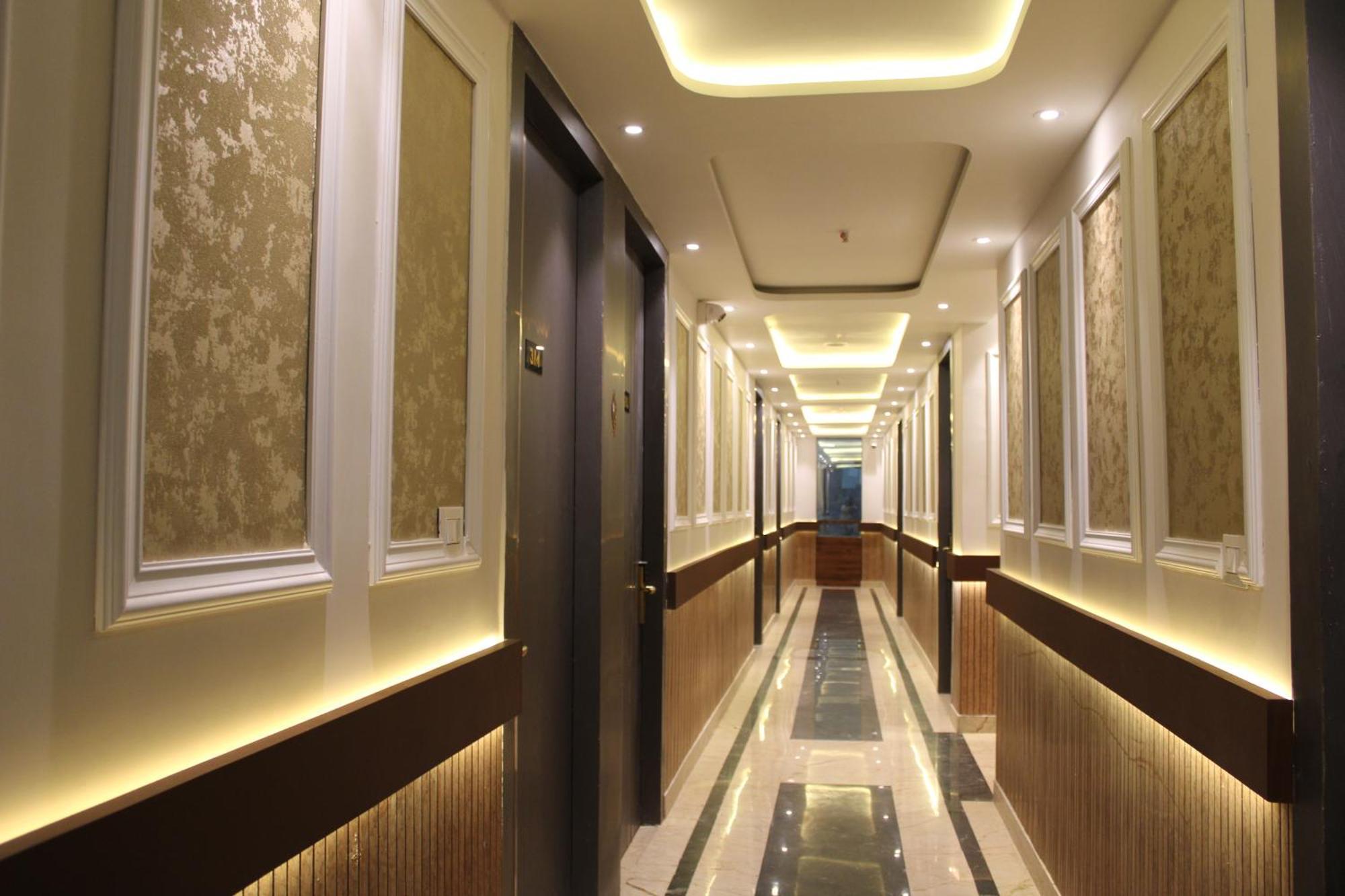 Hotel Gold Stone كانبور المظهر الخارجي الصورة