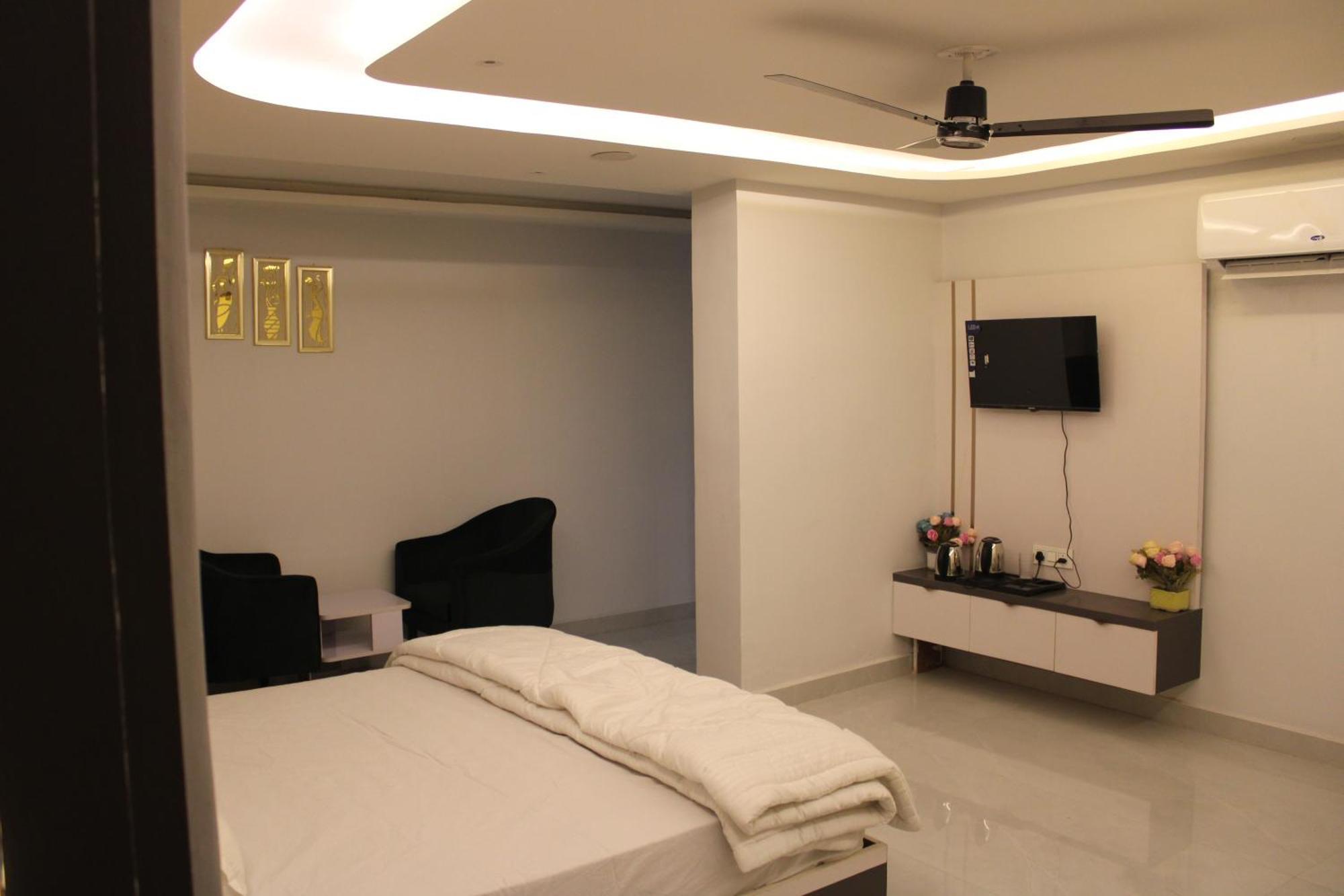 Hotel Gold Stone كانبور المظهر الخارجي الصورة